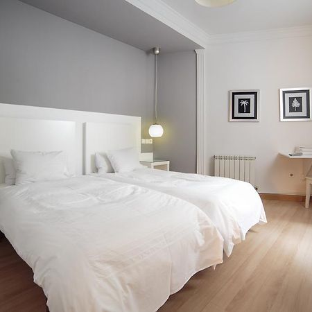 Hostal Adriano Madrid Luaran gambar