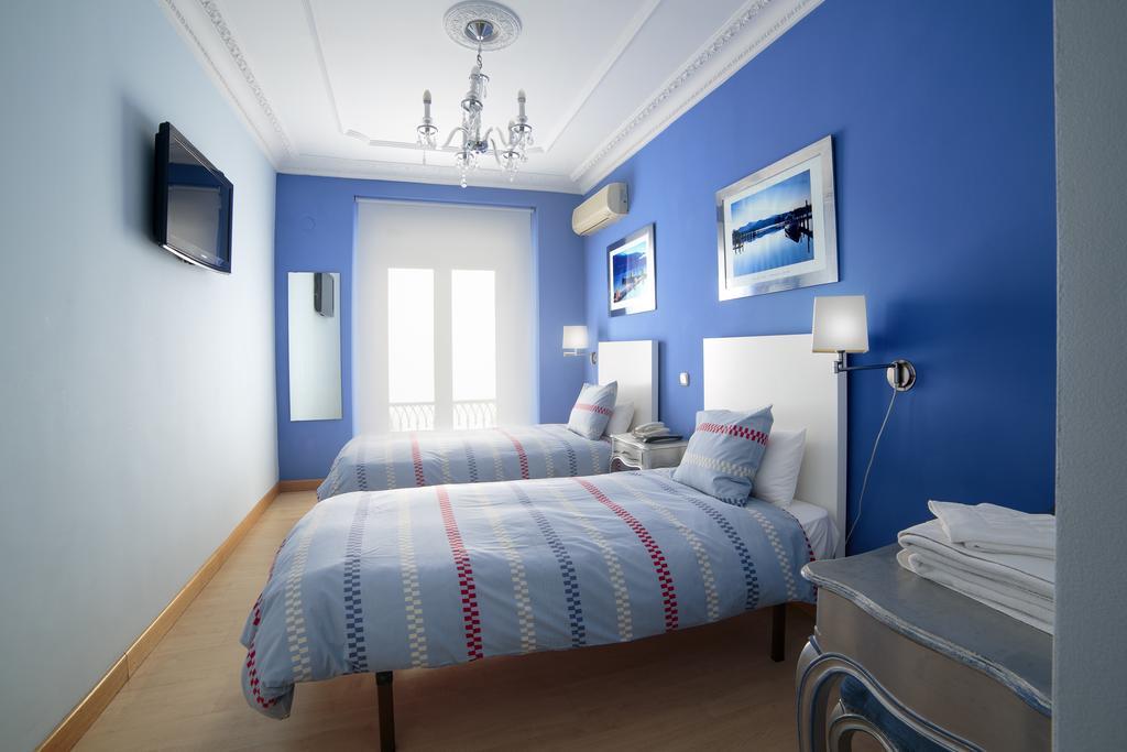 Hostal Adriano Madrid Luaran gambar