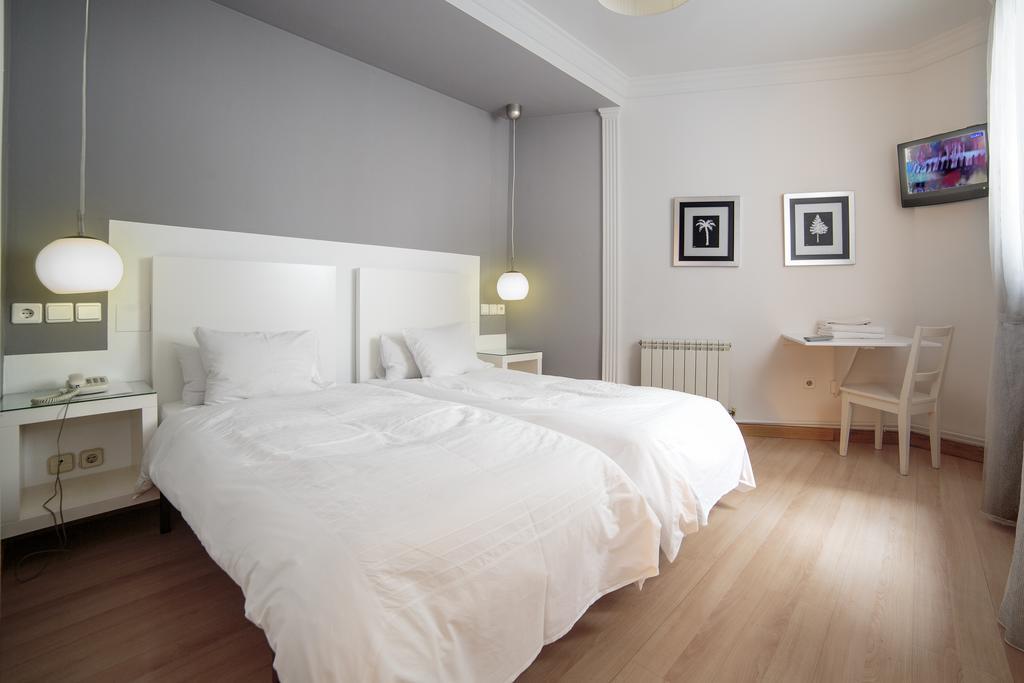 Hostal Adriano Madrid Luaran gambar