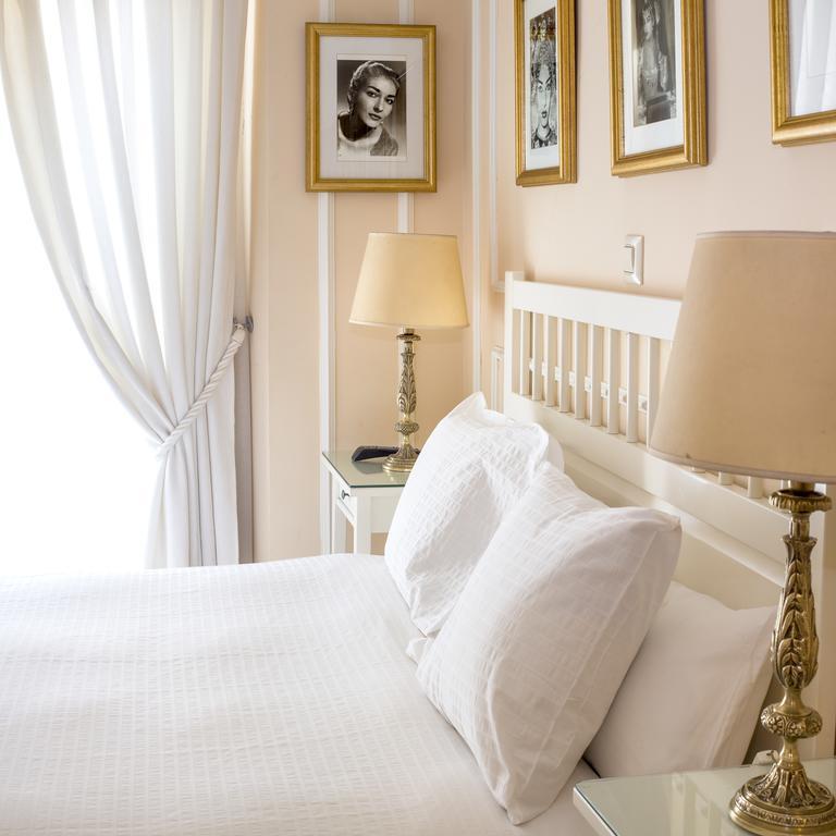 Hostal Adriano Madrid Luaran gambar