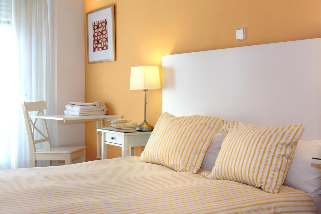 Hostal Adriano Madrid Luaran gambar