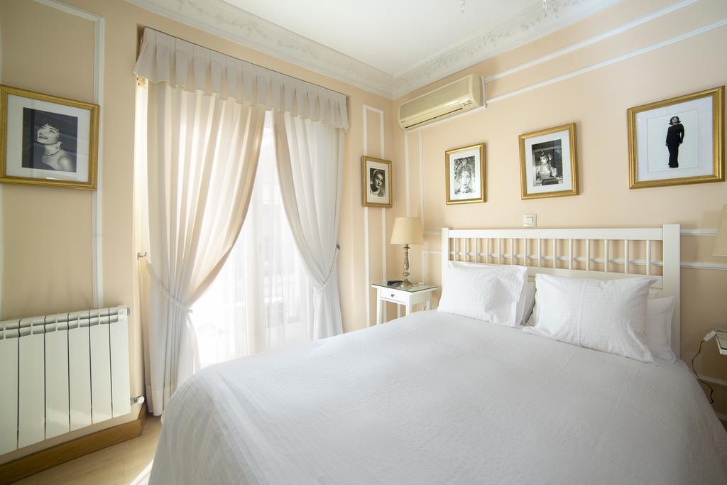 Hostal Adriano Madrid Luaran gambar