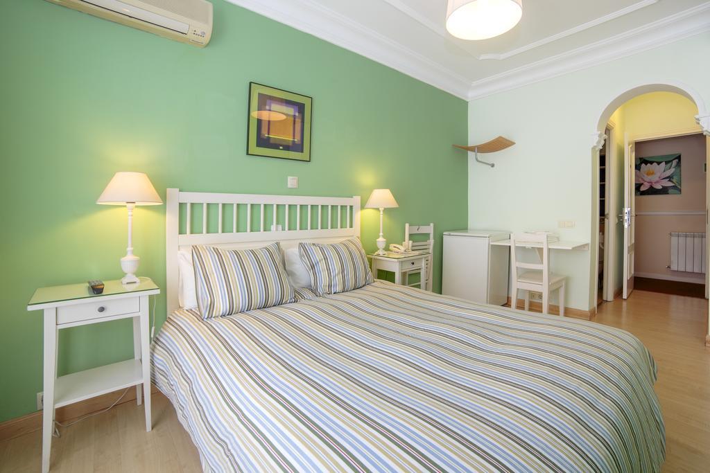 Hostal Adriano Madrid Luaran gambar