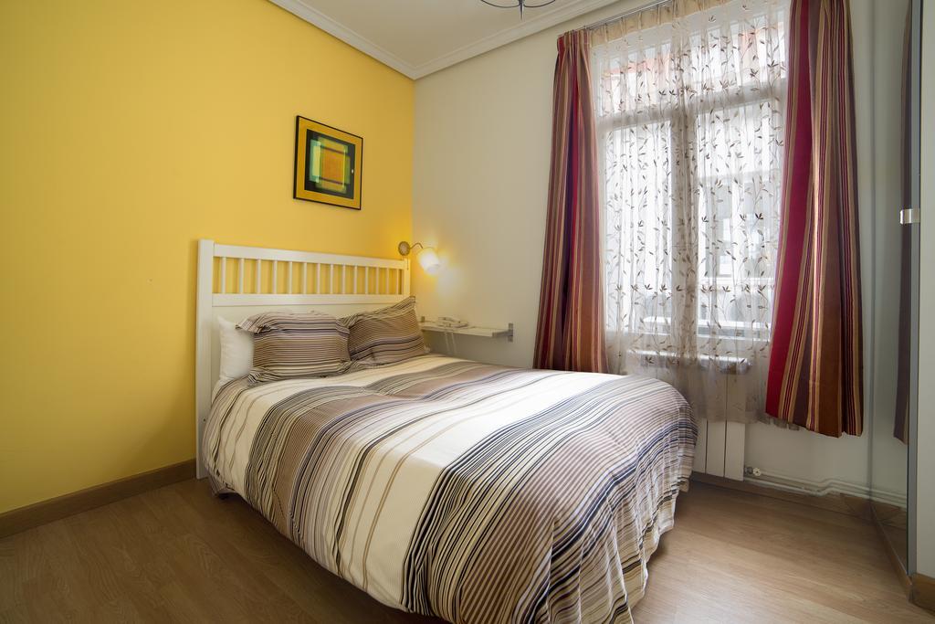 Hostal Adriano Madrid Luaran gambar